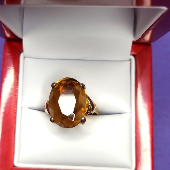 Sarah Coventry - Picture 3 of 7